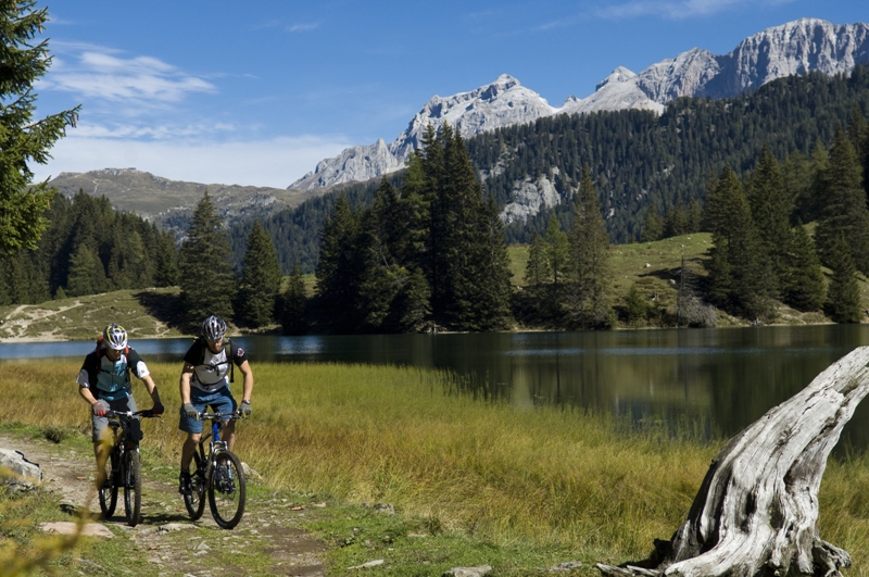 Scoprire le Dolomiti di Brenta in bicicletta